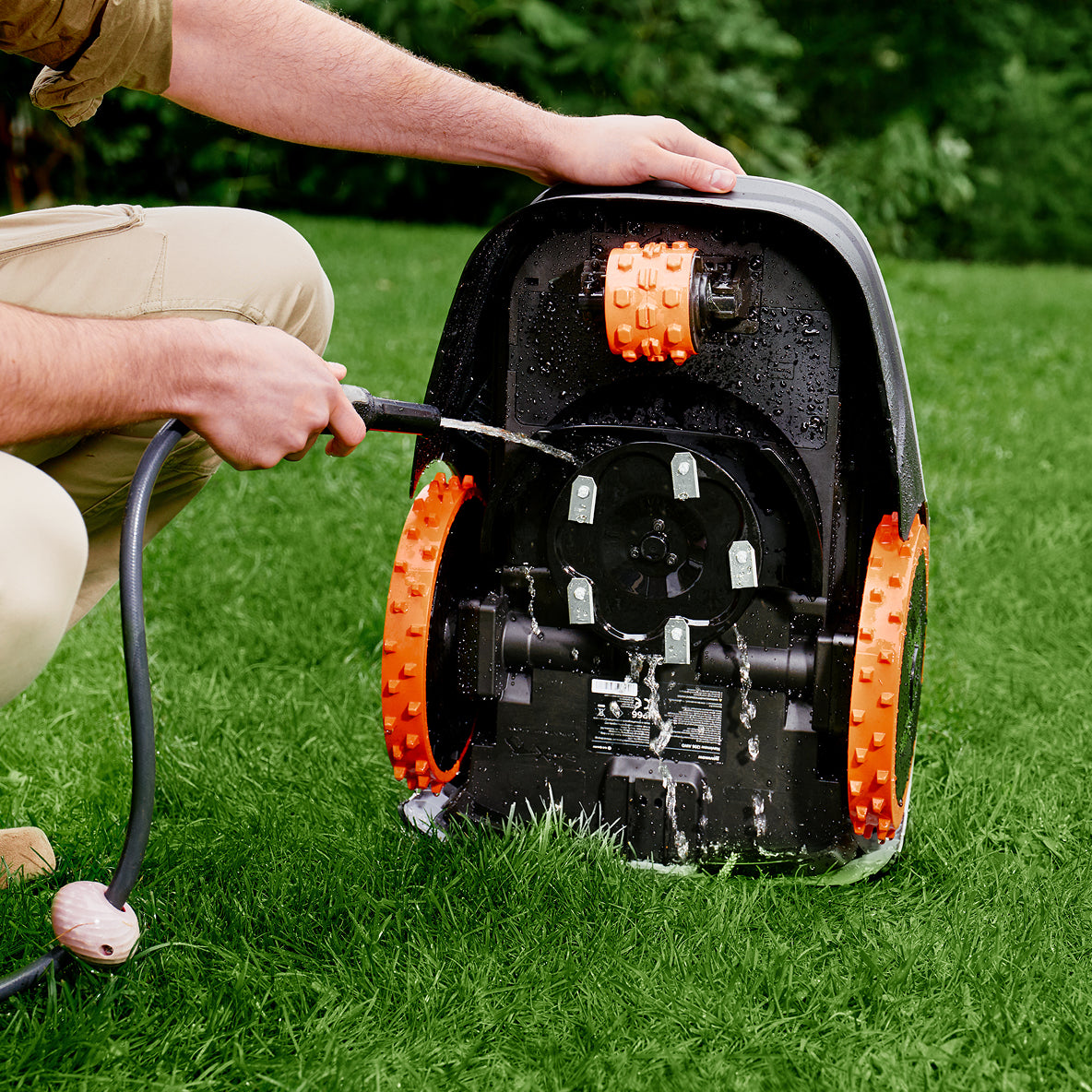 <p>Withstands rain, dust, and dirt. A quick rinse and your mower is ready to get back out there.</p>